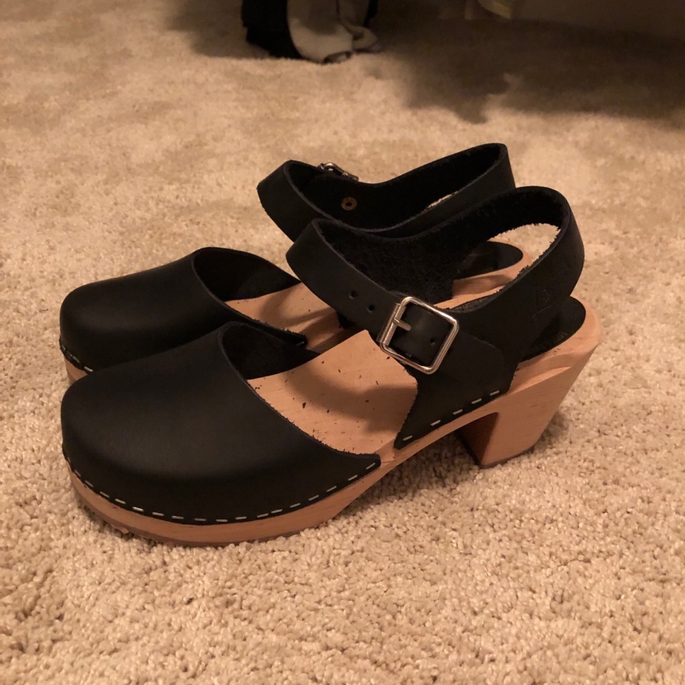 Lotta’s Highwood Black Clogs Natural